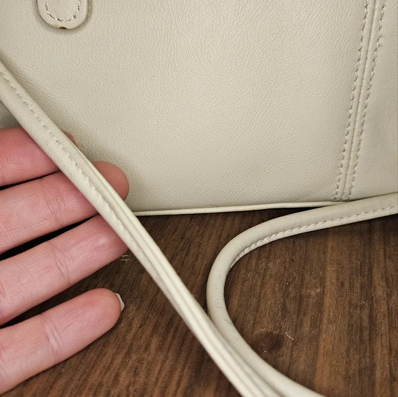 VINTAGE Genuine leather Fold over crossbody bag In Bone. - Picture 3 of 9